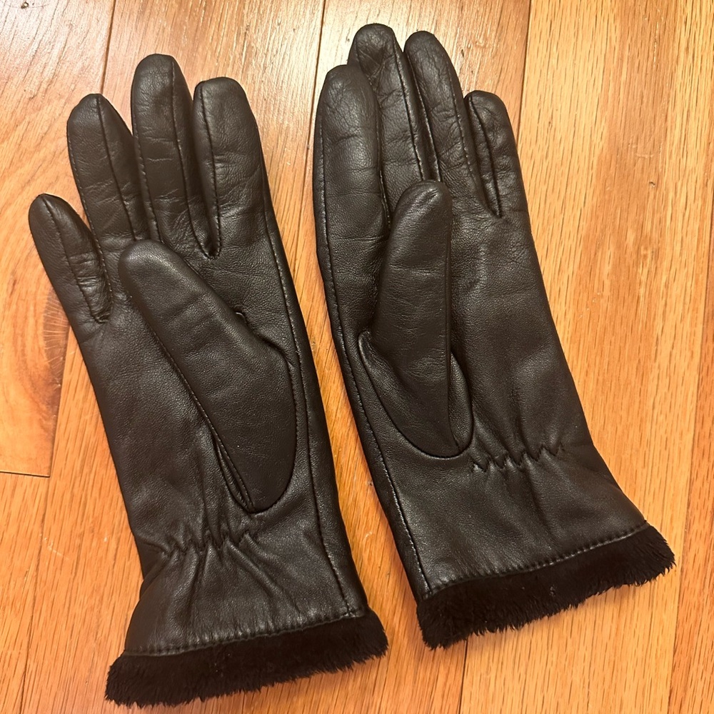 Black Leather Gloves with Fur Trim